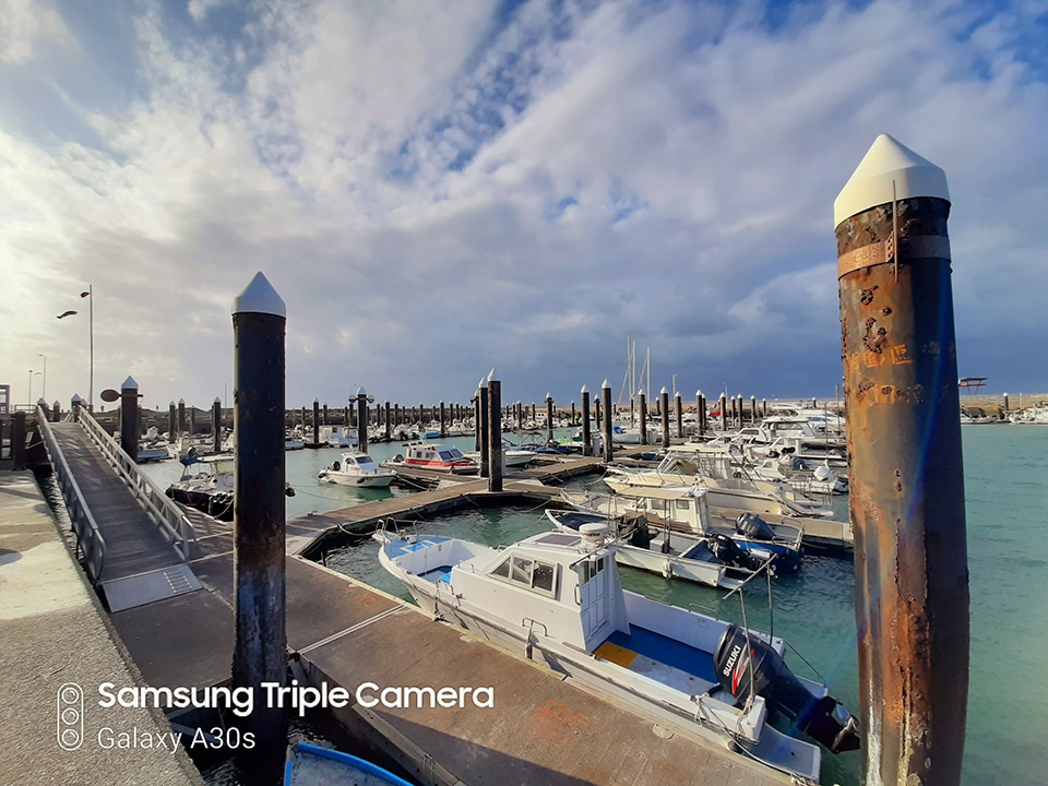 逆光的 HDR 表現也蠻自然的,邊緣不會有調校過度的光暈感。 逆光的 HDR 表現也蠻自然的,邊緣不會有調校過度的光暈感。