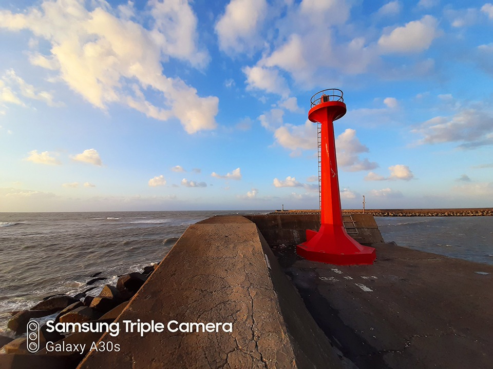 逆光的 HDR 表現也蠻自然的,邊緣不會有調校過度的光暈感。 逆光的 HDR 表現也蠻自然的,邊緣不會有調校過度的光暈感。