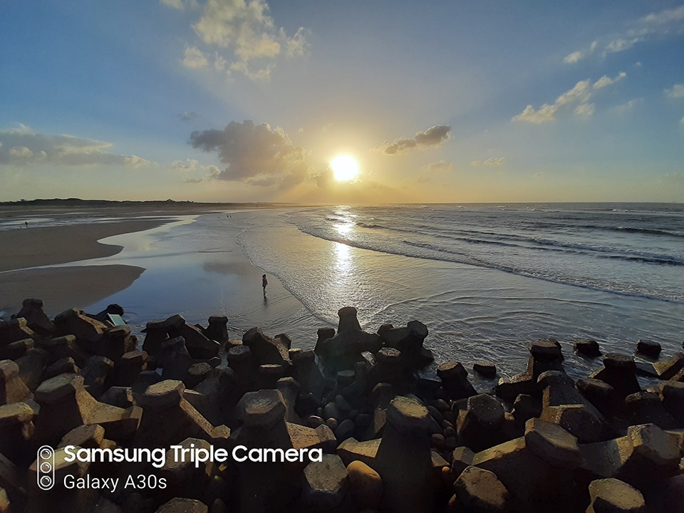 逆光的 HDR 表現也蠻自然的,邊緣不會有調校過度的光暈感。 逆光的 HDR 表現也蠻自然的,邊緣不會有調校過度的光暈感。