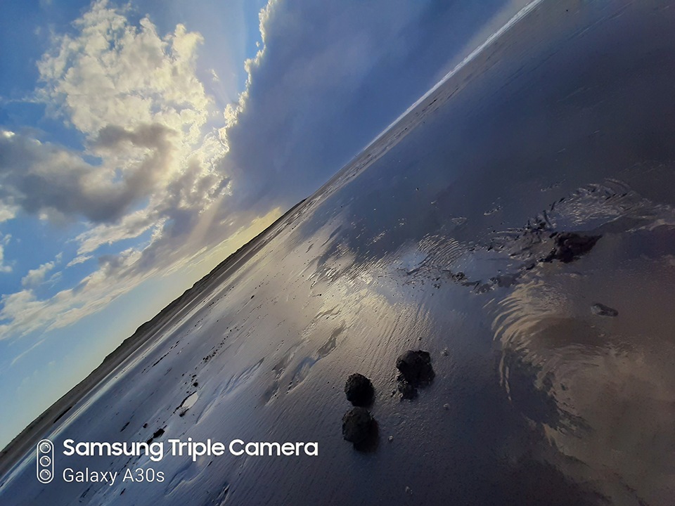 逆光的 HDR 表現也蠻自然的,邊緣不會有調校過度的光暈感。 逆光的 HDR 表現也蠻自然的,邊緣不會有調校過度的光暈感。