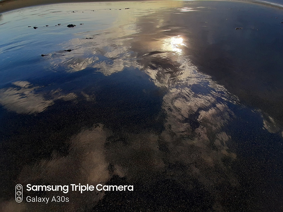 逆光的 HDR 表現也蠻自然的,邊緣不會有調校過度的光暈感。 逆光的 HDR 表現也蠻自然的,邊緣不會有調校過度的光暈感。