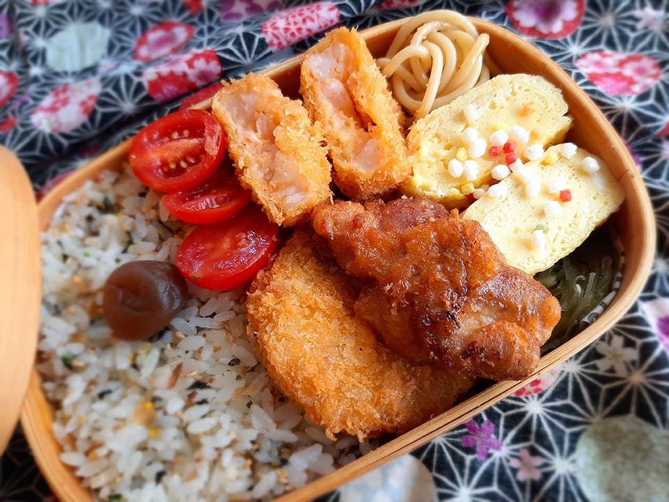 使用 AI 場景智慧辨識會自動將色彩最佳化,能讓食物顏色看起來更鮮明、更可口。 使用 AI 場景智慧辨識會自動將色彩最佳化,能讓食物顏色看起來更鮮明、更可口。