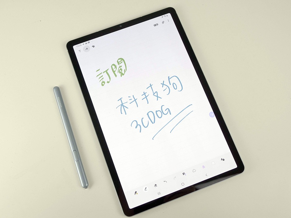 原生的 Samsung Notes 應用程式可以記錄文字,在手寫模式底下想要辨識文字也 OK,還可以開啟繪圖模式發揮創意啦。因為有壓力感應的關係,施力或輕或重都有不同的筆觸。 原生的 Samsung Notes 應用程式可以記錄文字,在手寫模式底下想要辨識文字也 OK,還可以開啟繪圖模式發揮創意啦。因為有壓力感應的關係,施力或輕或重都有不同的筆觸。