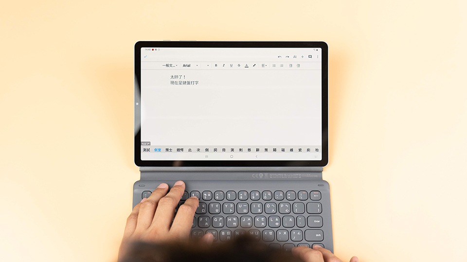 使用 Galaxy Tab S6 的期間,最有感的就是用 Samsung DeX 搭配 10.5 吋大螢幕在執行工作時效率提升不少。 使用 Galaxy Tab S6 的期間,最有感的就是用 Samsung DeX 搭配 10.5 吋大螢幕在執行工作時效率提升不少。
