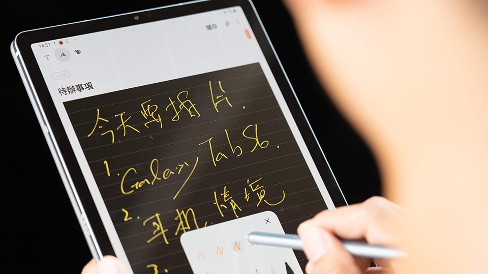 而提升為 2.0 的 S Pen,不管是會議手寫筆記或是當成拍照遙控器,都能成為最佳幫手。 而提升為 2.0 的 S Pen,不管是會議手寫筆記或是當成拍照遙控器,都能成為最佳幫手。