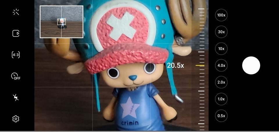 另外在超過 20 倍超高倍變焦時,畫面會出現小方框讓你更容易找到目標,這功能非常方便實用。 另外在超過 20 倍超高倍變焦時,畫面會出現小方框讓你更容易找到目標,這功能非常方便實用。