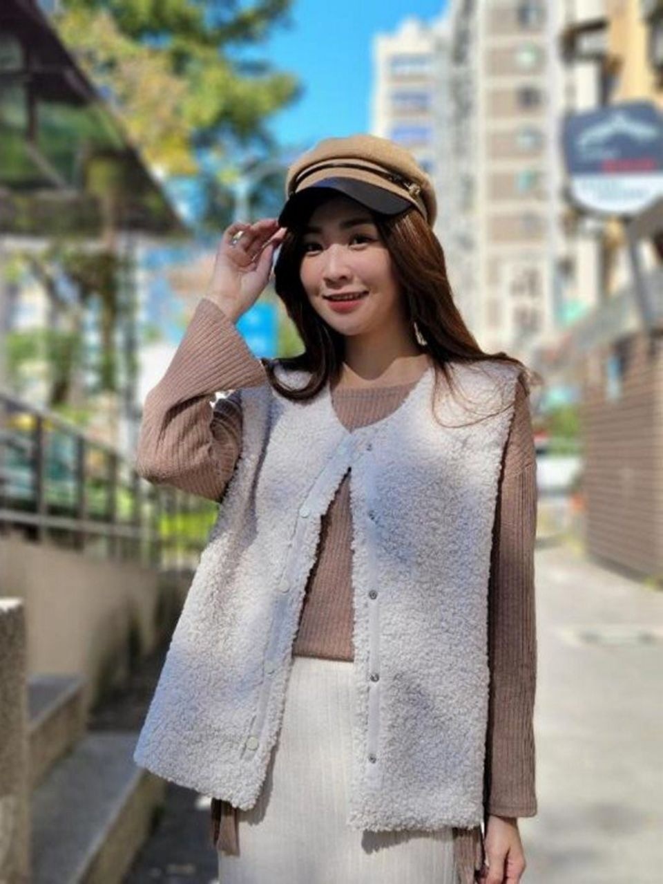 人像模式拍攝前後鏡頭都可以提供即時調整 1 ~ 7 級的景深深淺模擬,並且具有旋轉、散景、柔焦與抽色等景深效果,效果非常明顯。 人像模式拍攝前後鏡頭都可以提供即時調整 1 ~ 7 級的景深深淺模擬,並且具有旋轉、散景、柔焦與抽色等景深效果,效果非常明顯。
