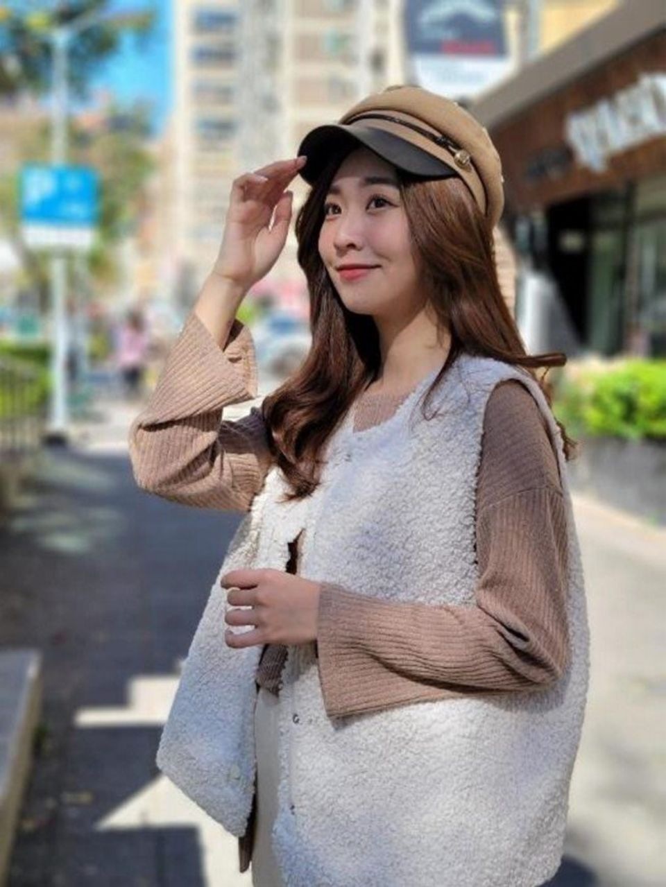 人像模式拍攝前後鏡頭都可以提供即時調整 1 ~ 7 級的景深深淺模擬,並且具有旋轉、散景、柔焦與抽色等景深效果,效果非常明顯。 人像模式拍攝前後鏡頭都可以提供即時調整 1 ~ 7 級的景深深淺模擬,並且具有旋轉、散景、柔焦與抽色等景深效果,效果非常明顯。