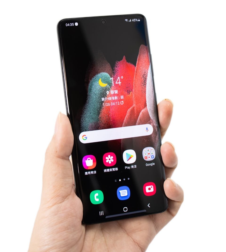 拿出我們今天的主角Samsung Galaxy S21 Ultra 5G,當家頂級旗艦機當然也是採用三星最強的Dynamic AMOLED 2X 螢幕技術,亮度最高1500nits亮度並通過 HDR 10+顯示認證 拿出我們今天的主角Samsung Galaxy S21 Ultra 5G,當家頂級旗艦機當然也是採用三星最強的Dynamic AMOLED 2X 螢幕技術,亮度最高1500nits亮度並通過 HDR 10+顯示認證