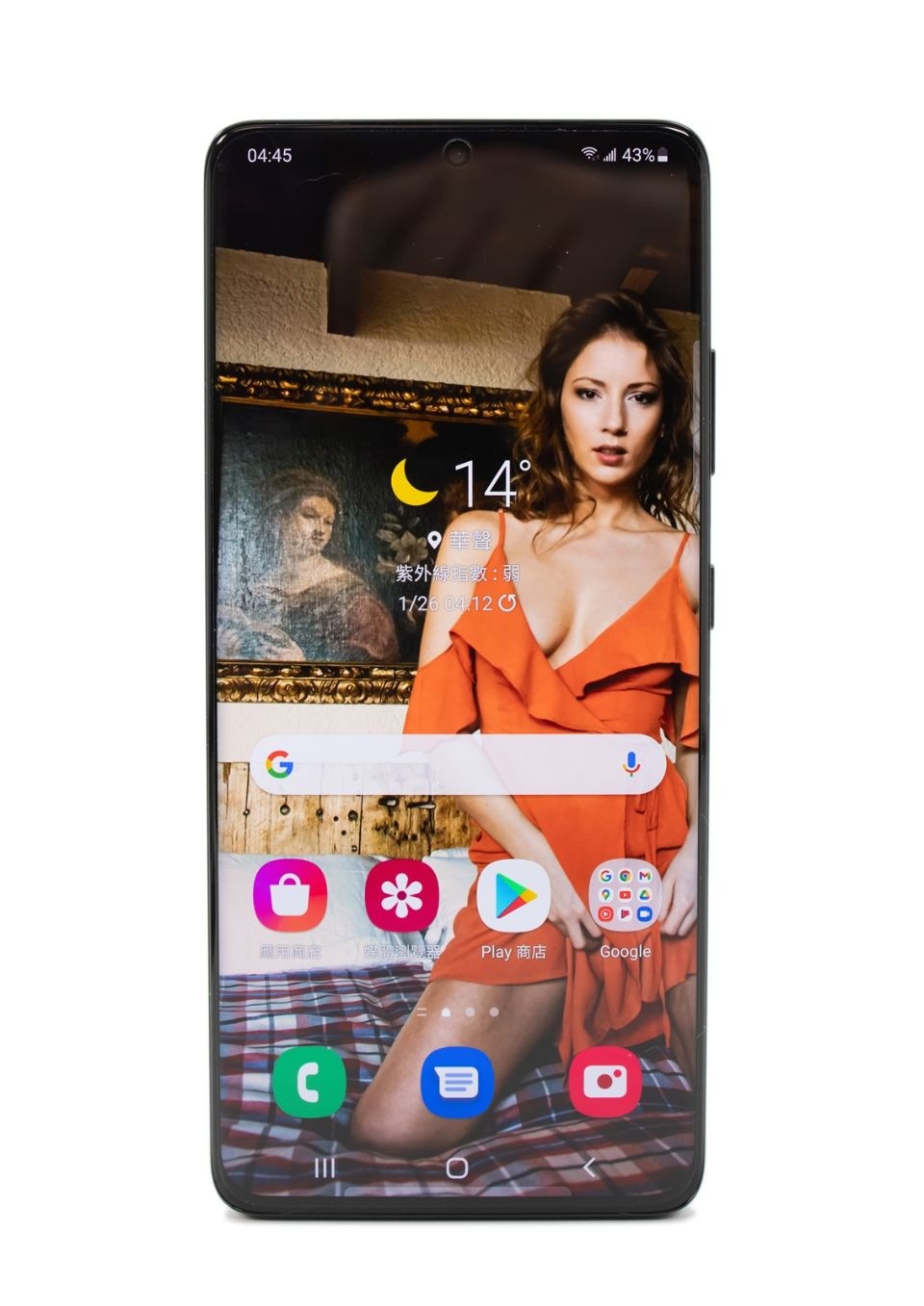 拿出我們今天的主角Samsung Galaxy S21 Ultra 5G,當家頂級旗艦機當然也是採用三星最強的Dynamic AMOLED 2X 螢幕技術,亮度最高1500nits亮度並通過 HDR 10+顯示認證 拿出我們今天的主角Samsung Galaxy S21 Ultra 5G,當家頂級旗艦機當然也是採用三星最強的Dynamic AMOLED 2X 螢幕技術,亮度最高1500nits亮度並通過 HDR 10+顯示認證