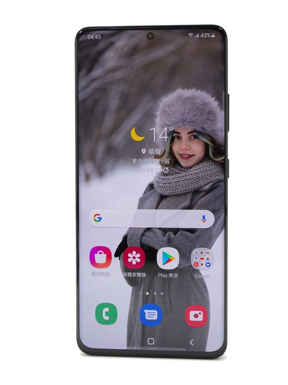 拿出我們今天的主角Samsung Galaxy S21 Ultra 5G,當家頂級旗艦機當然也是採用三星最強的Dynamic AMOLED 2X 螢幕技術,亮度最高1500nits亮度並通過 HDR 10+顯示認證 拿出我們今天的主角Samsung Galaxy S21 Ultra 5G,當家頂級旗艦機當然也是採用三星最強的Dynamic AMOLED 2X 螢幕技術,亮度最高1500nits亮度並通過 HDR 10+顯示認證