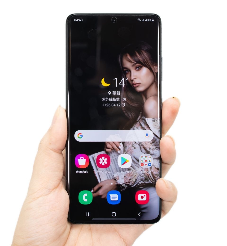再來,是最強旗艦手機螢幕!Galaxy S21 Ultra 5G採用6.8吋Infinity-O 無邊際曲面螢幕,解析度3,200 x 1,440pixels 解析度,表面覆蓋康寧最新Gorilla Glass Victus強化玻璃。 再來,是最強旗艦手機螢幕!Galaxy S21 Ultra 5G採用6.8吋Infinity-O 無邊際曲面螢幕,解析度3,200 x 1,440pixels 解析度,表面覆蓋康寧最新Gorilla Glass Victus強化玻璃。
