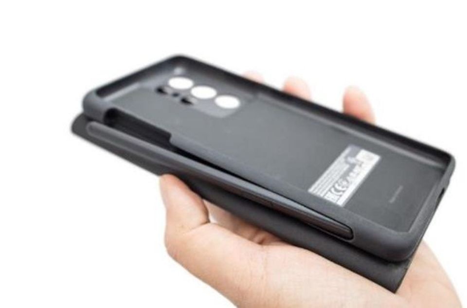 不過當然和 Note 系列的 S Pen 還是有一些差異,Galaxy S21 Ultra 5G的 S Pen 就單純只有筆的功能,沒有內建藍牙也沒有內建電池,簡單來說就是沒有端控制與手勢操作,就是一支單純的筆 不過當然和 Note 系列的 S Pen 還是有一些差異,Galaxy S21 Ultra 5G的 S Pen 就單純只有筆的功能,沒有內建藍牙也沒有內建電池,簡單來說就是沒有端控制與手勢操作,就是一支單純的筆