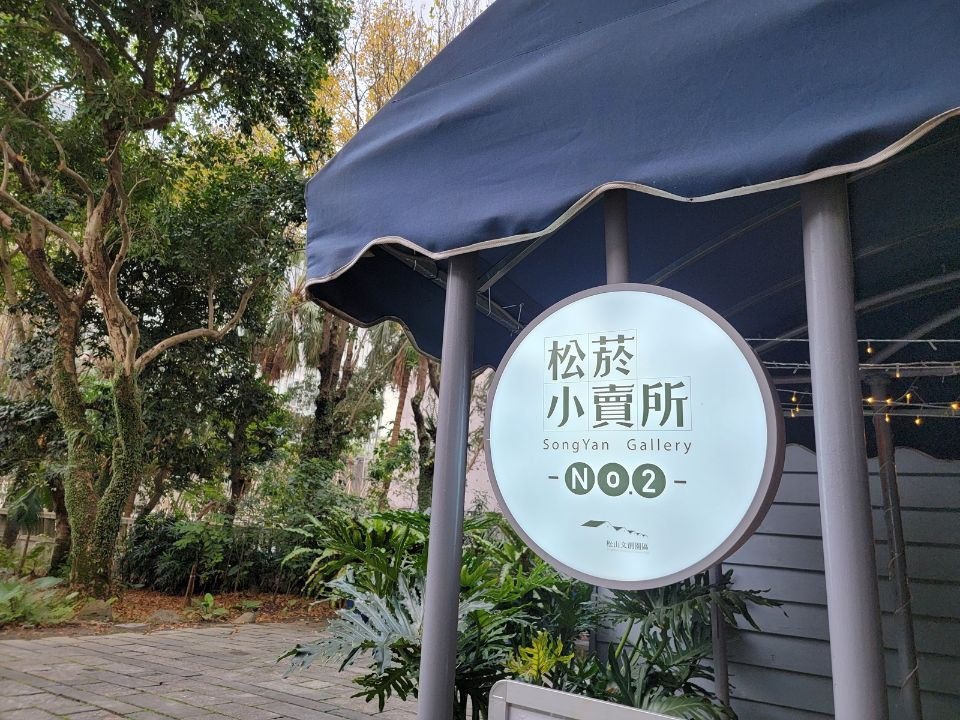 超廣角鏡頭更廣的視角可以讓用戶擁有更多的創作方式,提供更多的創作與使用的機會 超廣角鏡頭更廣的視角可以讓用戶擁有更多的創作方式,提供更多的創作與使用的機會