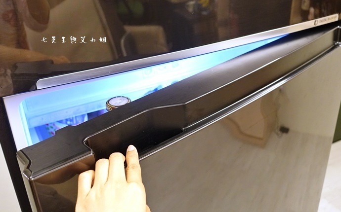 接著就請容我娓娓道來 Samsung 這台創新 Twin Cooling Plus 雙循環雙門冰箱的好用之處吧~
