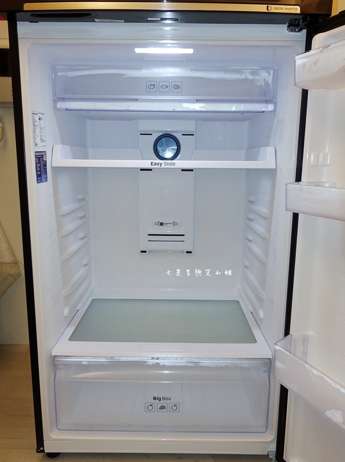 就是這台新冰箱的重點所在!冷凍冷藏各自擁有獨立蒸發器與風扇