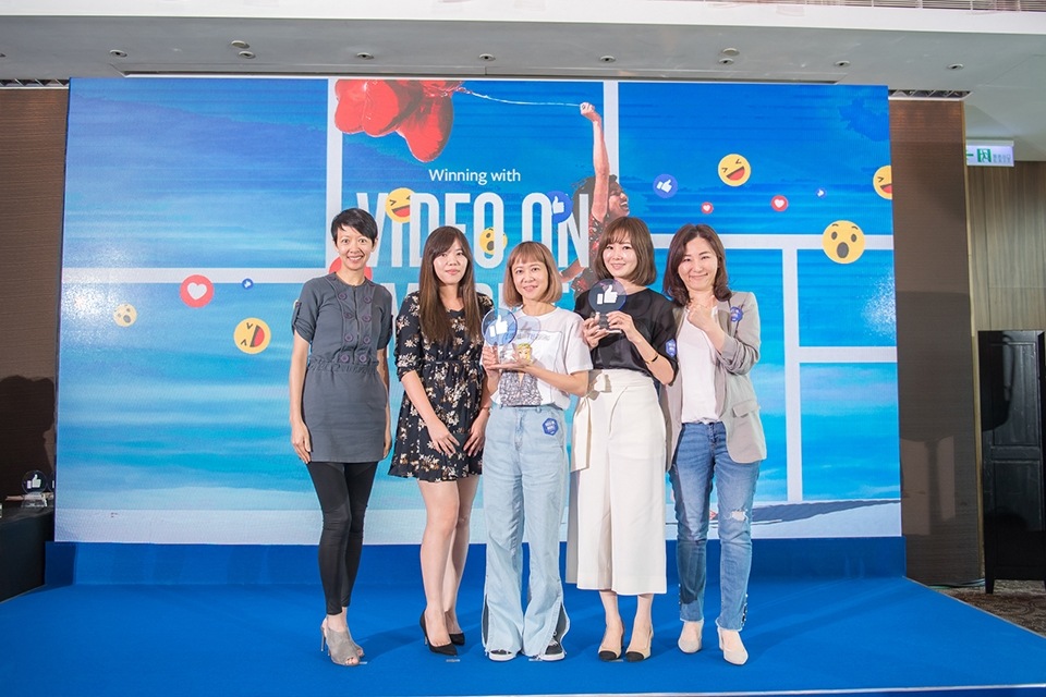 台灣三星電子入選為台灣最具影響力的-25-個品牌之一,圖左3為台灣三星電子行銷部處長劉姿瓘Rita 台灣三星電子入選為台灣最具影響力的-25-個品牌之一,圖左3為台灣三星電子行銷部處長劉姿瓘Rita