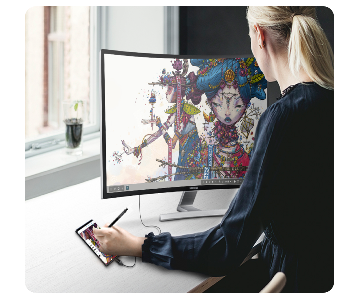 graphic designer using android phone as desktop using Samsung smartphone and Note with S Pen