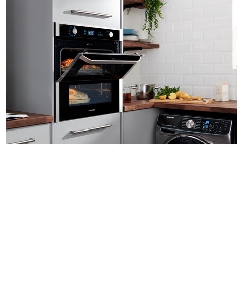 Cook flexibility Photo of the Dual Cook Flex oven with the top-half door open