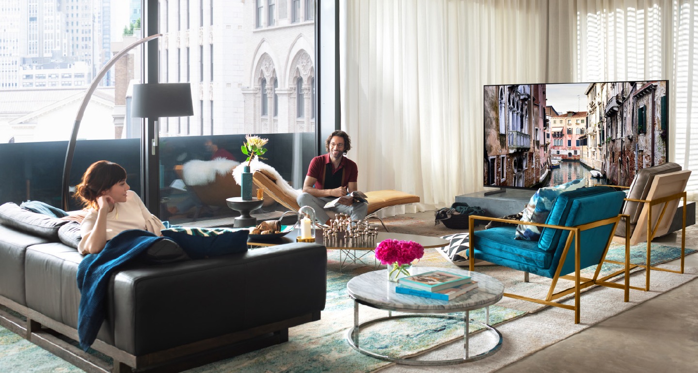 Samsung QLED TV met een groot scherm zorgt voor een perfecte realiteit dankzij 8K-resolutie.