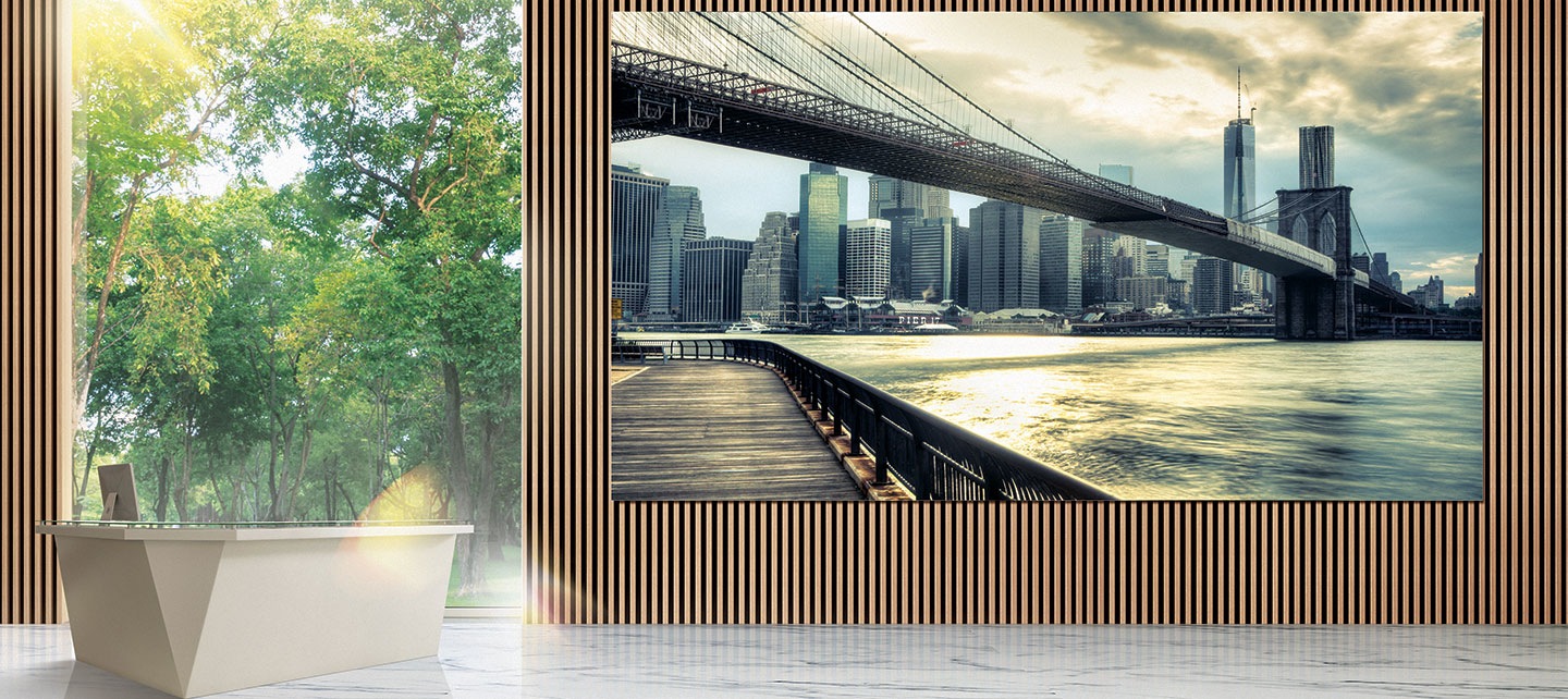 The Wall affichant un pont surplombant la ville