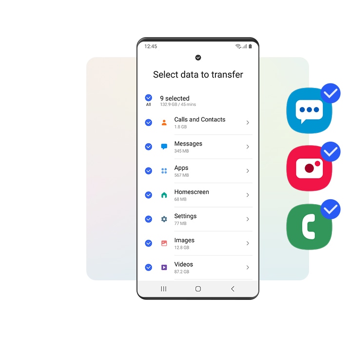 На екрані пристрою Galaxy симульований інтерфейс кроку "Вибрати дані для перенесення" в додатку Smart Switch. Для передачі можуть бути вибрані або невибрані різні категорії вмісту. На екрані відображаються дзвінки та контакти, повідомлення, програми, головний екран, налаштування, зображення та відео. Праворуч від пристрою піктограми, що представляють різні типи вмісту, позначаються галочкою, щоб вказати, що вони були вибрані.