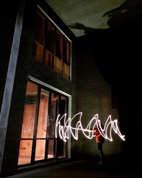 Chụp ảnh ánh sáng neon / chụp graffiti với Samsung Galaxy Note8