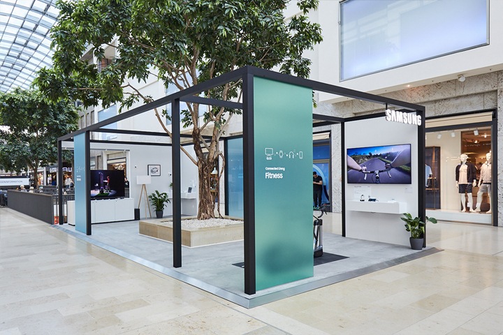 There are 2 main cubicles which are the laundry and kitchen zone and the living and fitness zone at Steglitz Mall Berlin