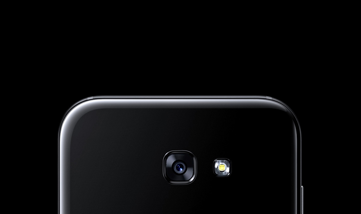 Close up of the Galaxy A7 (2017) rear camera.