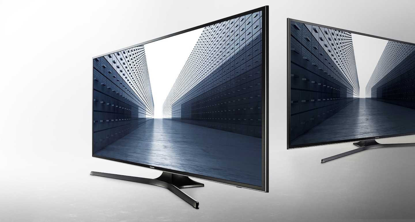화면 중앙에 삼성 UHD TV 2개가 보여지고 있으며, 왼쪽 측면 30도 모습과 오른쪽 측면 30도 모습이 보여지고 있습니다.