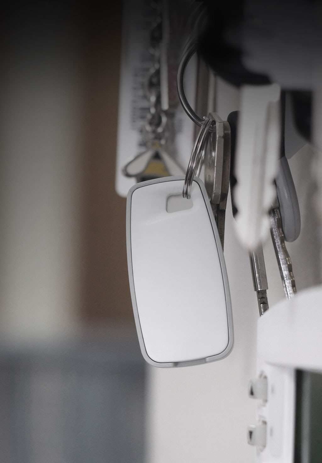 Buy The SmartThings Presence Sensor or Find Our More SAMSUNG UK