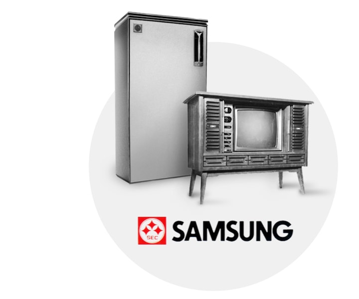 회색 동그라미 안에 삼성전자 냉장고와 흑백 TV 구형 모델 이미지가 있습니다.