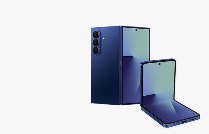 갤럭시 S24 Ultra가 전면 디스플레이와 후면이 노출되어 있고, 왼쪽으로 S펜이 기대어져 있습니다. 전면의 디스플레이에는 화려한 그래픽이 그려져 있습니다.