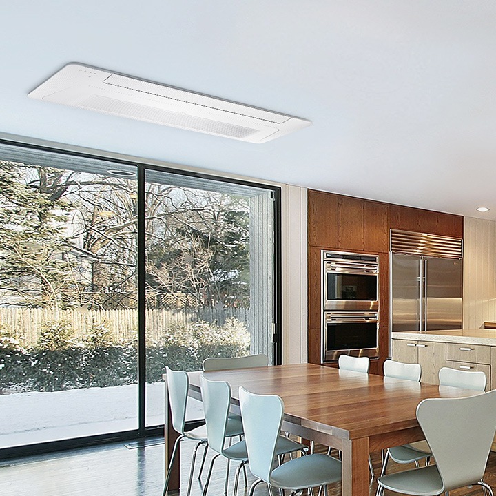 주방 천장에 시스템에어컨 1Way가 설치되어 있는 모습입니다