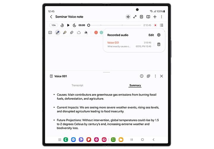 삼성 노트 앱에서 요약 버튼을 누르면 녹음된 내용이 요약되어 표시됩니다.