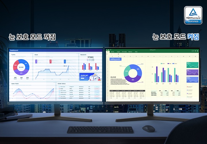 모니터 2개가 나란히 자리 잡고 있습니다. 왼쪽 모니터 화면에 노출되는 이미지를 보기 어렵고, 반면 오른쪽 모니터 화면에 노출되는 이미지를 편하게 볼 수 있습니다.