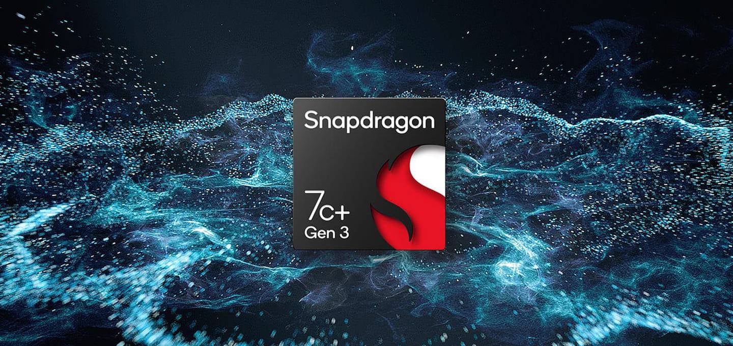 Snapdragon® 7c+ 3세대 칩이 중앙에 표시되어 있고 배경에는 데이터 흐름을 나타내는 물결이 있습니다.