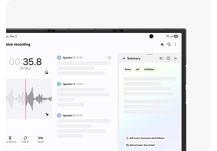 갤럭시 Z 트라이폴드의 메인 디스플레이에 텍스트 변환 어시스트가 활성화되어 있습니다. Galaxy AI가 녹음을 요약하고 관련 키워드를 추출하며 내용을 기반으로 일정 제안을 하고 있습니다.