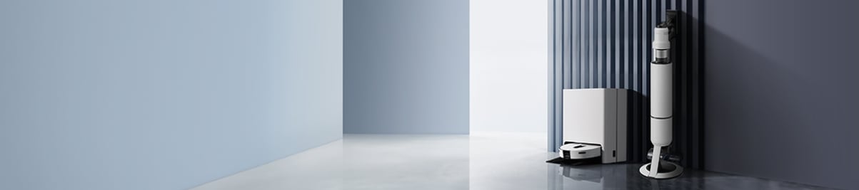 회색톤 벽면에 나란히 배치되어있는 Bespoke AI 스팀과 제트