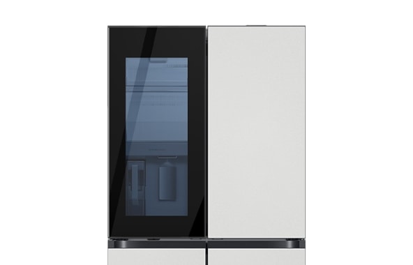 좌측이 투명도어인 Bespoke 4도어 냉장고 대표 모델 상칸이 확대되어 보여지며, 투명도어에 웰컴라이팅이 켜져 있는 이미지입니다.