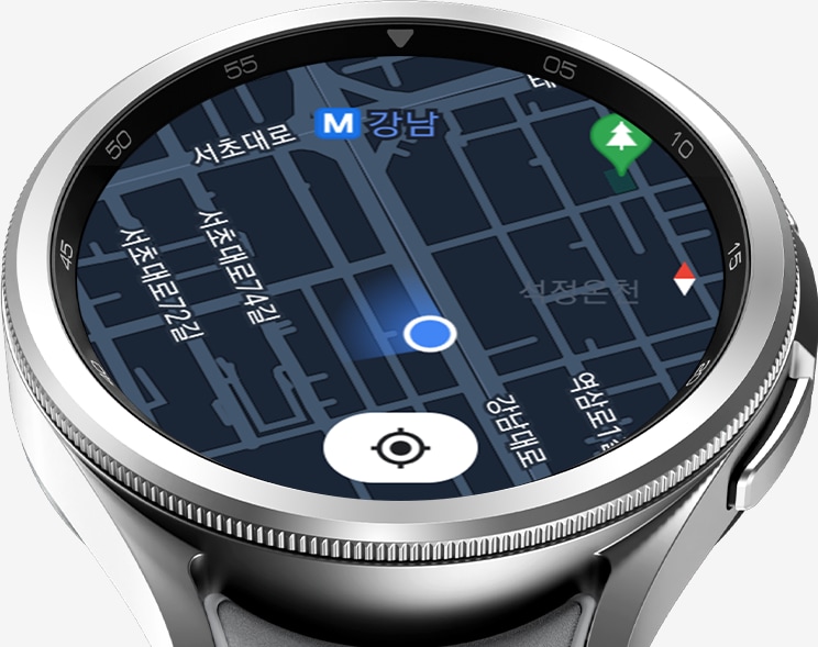 갤럭시 워치6 클래식이 Google 지도에서 사용자의 위치를 알려주는 GPS 기능을 표시하고 있습니다.