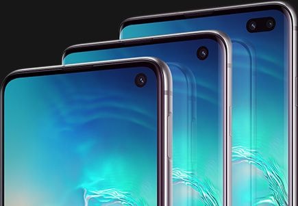 The top half of the three sizes of Galaxy S10 plus seen at a three-quarter angle from the right side, with Galaxy S10e in the front, Galaxy S10 in the middle, and Galaxy S10 plus in the back. Each phone has a seaside photo as the background.