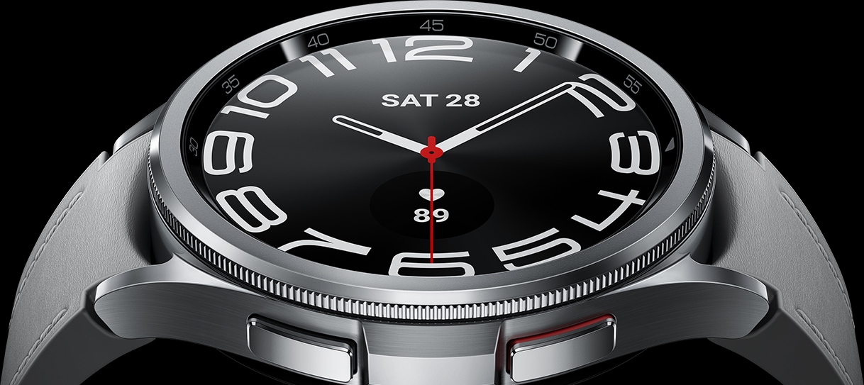 Чанартай харагдах цагны нүүртэй Galaxy Watch6 Classic-ийг харж болно.