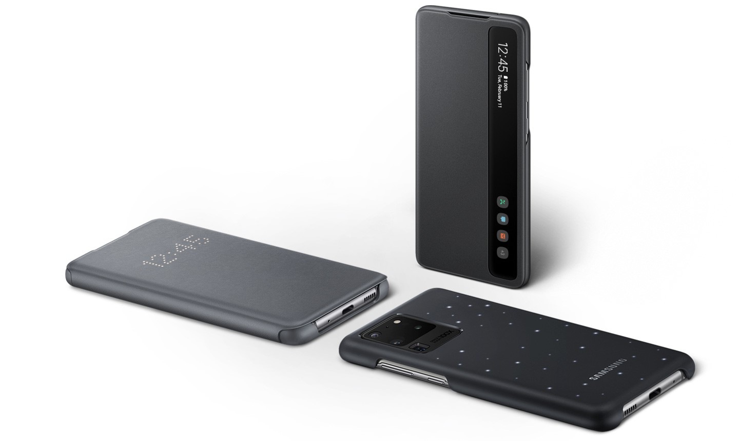 Tre Galaxy S20 Ultra-mobiler, två som ligger platt och en annan som står upp i en kvartsvinkel. En har LED View Cover, en annan har LED Cover och den som står upp har Clear View fodral