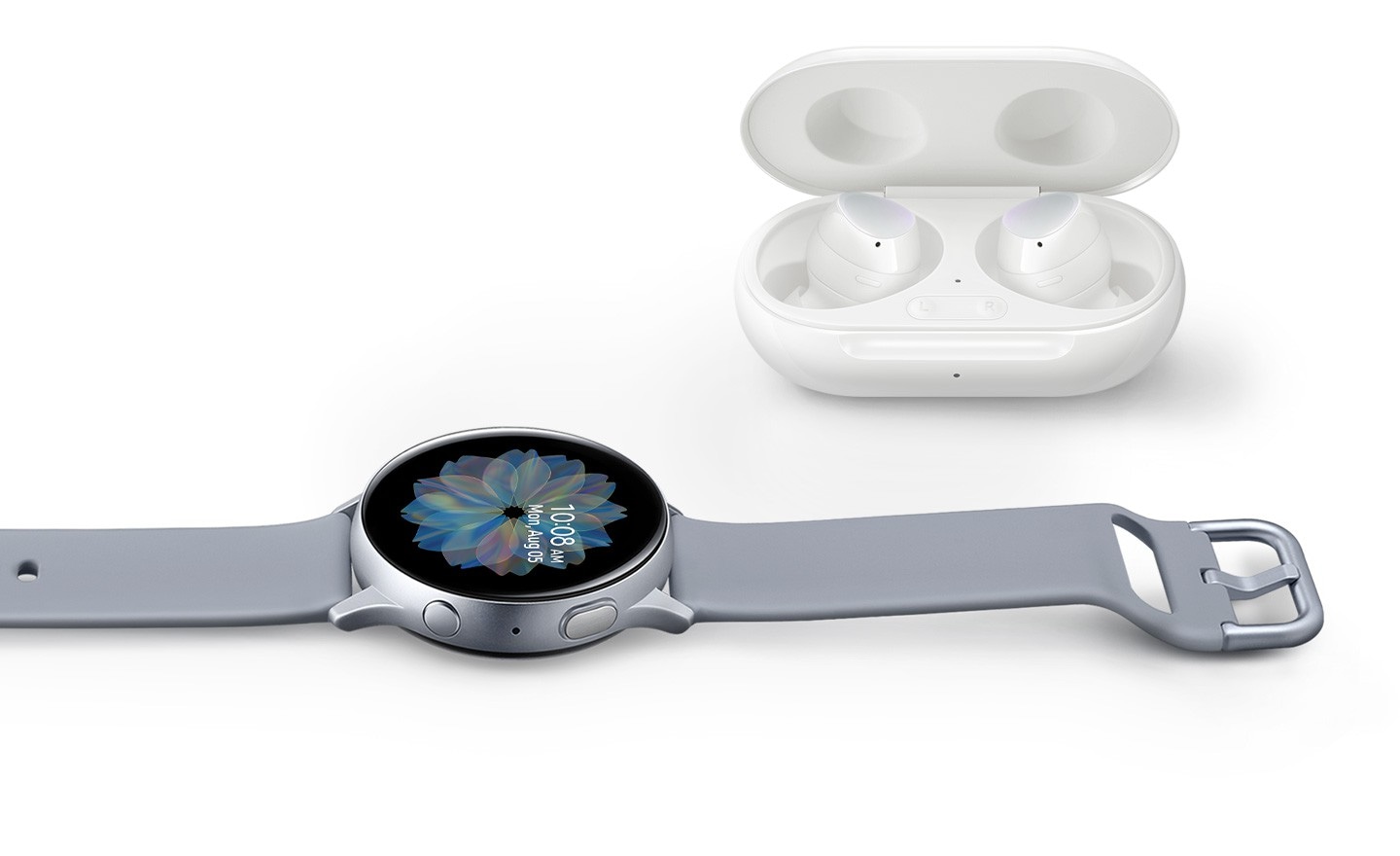 Galaxy Buds plus i en öppen laddare och Galaxy Watch Active2