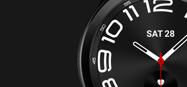 ساعة Galaxy Watch6 Classic بخلفية سوداء