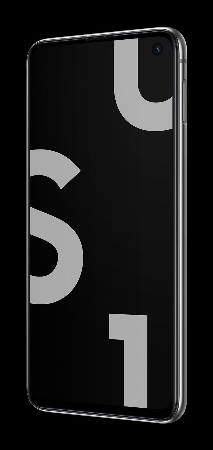Galaxy S10e seen from the front at an angle with the S10 logo dynamically placed on the screen.