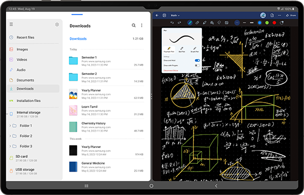 Un écran de Galaxy Tab S9 vu de face et divisé en deux fenêtres. Celle de gauche affiche une liste de fichiers volumineux téléchargés récemment. À droite, des griffonnages d’équations mathématiques réalisés à l’aide de l’application GOODNOTES sont affichés.