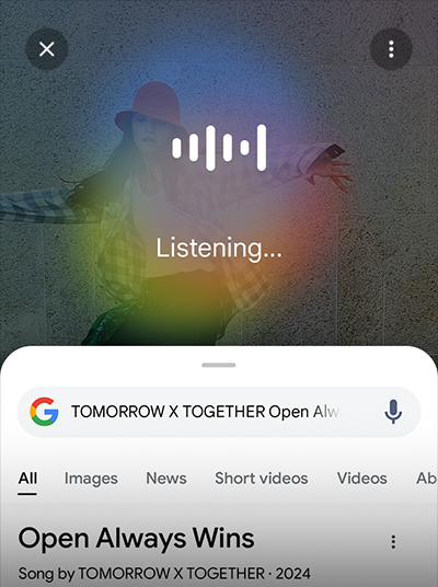 Reproducí, cantá o tarareá una canción y Google buscará y te dará resultados por el nombre del artista y el título de la canción.