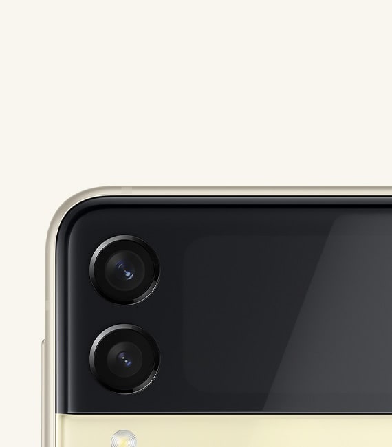 Zadnja maska Galaxy Z Flip3 5G pokazuje položaj zadnjih kamera.